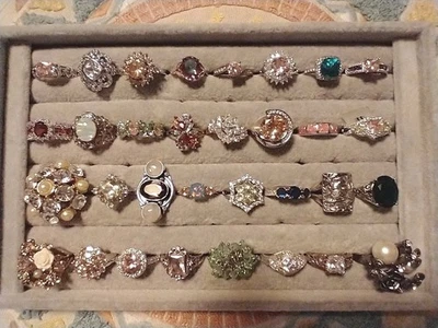 🎉 Лот из 32 новых красивых сверкающих колец ~ разнообразие камней и размеров ~ подарки ~ EXC!! - Изображение 1 из 4