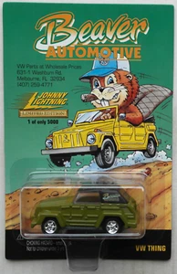 Johnny Lightning VW VOLKSWAGEN 181 Thing verde oliva castoro auto nuovo/imballo originale auto - Foto 1 di 4