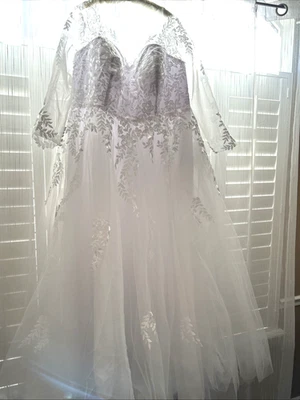 Wedding Dress Lace Applique Lace Up Back Gauze over Lining W/Train Size 26 NEW - Image 1 of 4