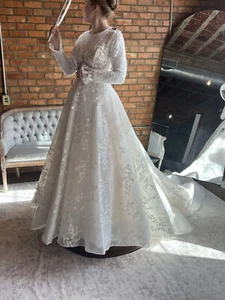 Elegant A-Line Wedding Dresses Spaghetti Straps Sleeveless Lace Bridal Gowns - Picture 1 of 4