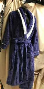 SUIMO Robe Housecoat Super Soft Plush Purple w/White Around the Collar Sz M NEW - Picture 1 of 4