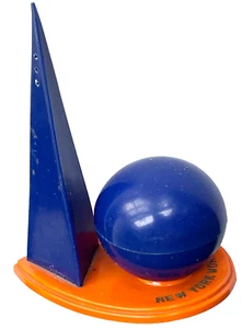 1939-40 NEW YORK WORLDS FAIR ONE PIECE TRYLON & PERISPHERE PLASTIC SALT & PEPPER - Picture 1 of 7