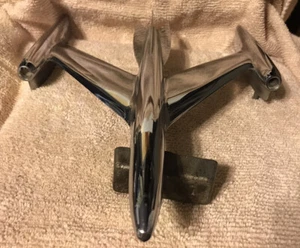 1953/54 ~Oldsmobile~Jet Rocket 8~ Hood Ornament ~564578 ~In GREAT Shape - Foto 1 di 12