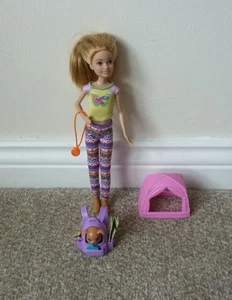 Barbie - It Takes Two Camping Spielset - mit Stacie & Welpe - komplett - Mattel - Bild 1 von 14