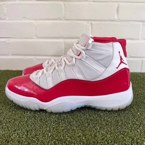 Nike Air Jordan 11 Retro Cherry Red Herren Größe 9 Weiß Turnschuhe Schuhe CT8012-116 - Bild 1 von 10