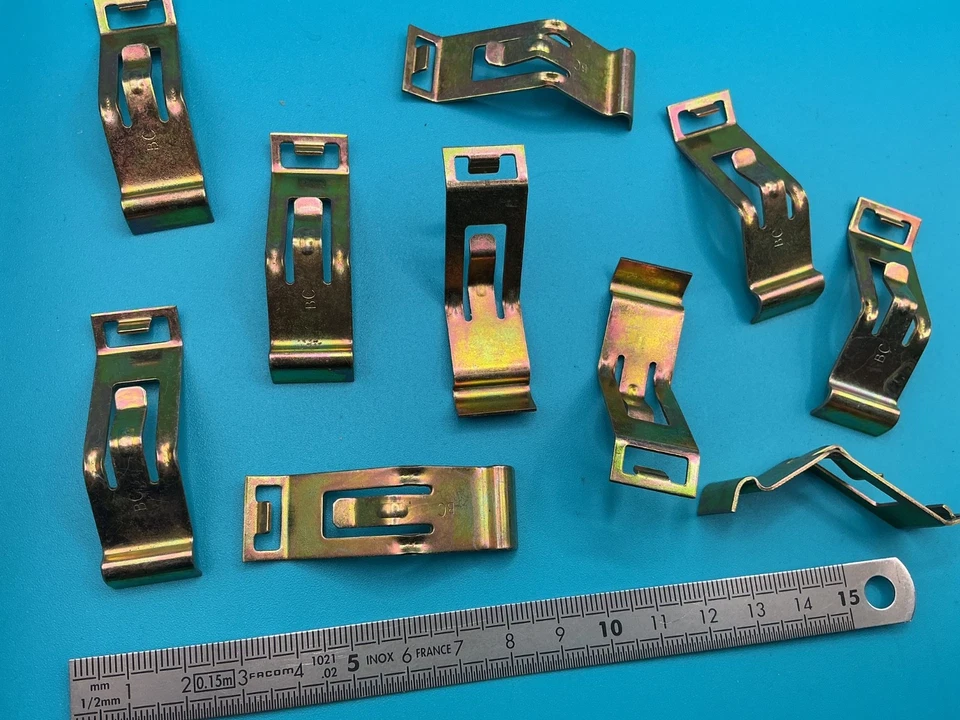 10 agrafes enjoliveurs d’origine Renault Super 5 et R21 Nevada réf 7700731524 - Photo 1/1