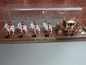 Crescent Toys Royal State Coach - 1/72 Scale(approx) in Display Case BOXED - Picture 1 of 2