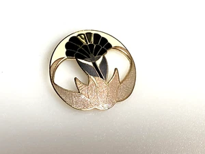 Vintage Brooch Jewellery Round Enamel Gold Metal by Fish 7.51g - Picture 1 of 7