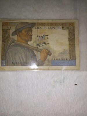 1942 D 10 dix francs D-11-6 R. 8 gooed condition  - Image 1 of 4