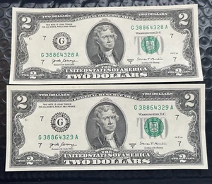 (2) Dos billetes de $2 dólares números de serie consecutivos billetes de Estados Unidos moneda - Imagen 1 de 4
