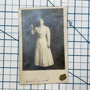 RPPC Antike Echt Foto Postkarte Frau in edwardianischer Kleidung Chicago StudioRPPC - Bild 1 von 3