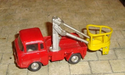 FC-150 JEEP WITH HYDRAULIC LIFT   - CORGI TOYS  - PLAYWORN/UNBOXED - Image 1 of 4