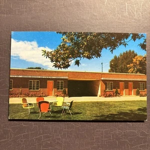 Postcard RETRO ROAD TRIP... VINTAGE METAL CLAM BACK CHAIRS Echo Park Motor Lodge - Picture 1 of 2