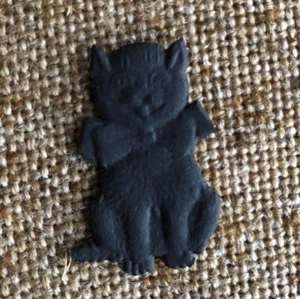 Vintage Stil deutsche Katze mit Schleife Halloween geprägt Schrott Dekoration, 1 5/8" - Bild 1 von 3