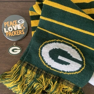 NFL Green Bay Packers Green Yellow Knit Winter Scarf Mens Womens Button Pin Lot - Picture 1 of 12