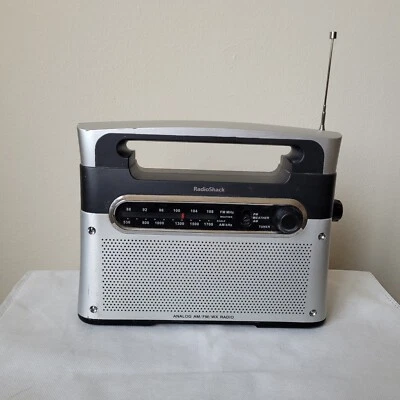 RadioShack Analog AM/FM/WX Radio Cat. 1200889, Antenna & Carrying handle, Tested - Image 1 of 4