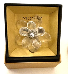Vintage "MONET" SILBERFARBENE KRISTALLBLUMENBROSCHE 2-1/2" Durchmesser (Neu im Karton) - Bild 1 von 4