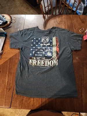 Camiseta gráfica gris manga corta Dodge RAM Hemi Trucks para hombre Foto 1 de 4