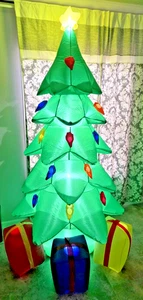 Aufblasbarer Weihnachtsbaum beleuchtet mit Geschenken 7 Fuß hoch Indoor Outdoor - Bild 1 von 7