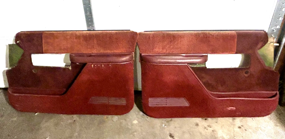 88-94 Chevy GMC C/K Pickup Izquierda Derecha MAROON ROJO Interior Manivela Panel Panel CONJUNTO Foto 1 de 4