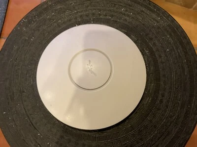 Ubiquiti UniFi AP / UAP 802.11 b/g/n Access Point 2.4GHz/300Mbps Quantity: 40 - Image 1 of 2