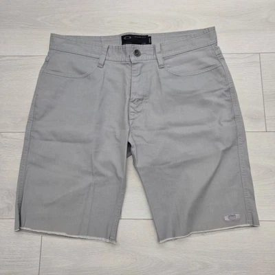 Shorts Oakley Masculino 31 Cinza Claro Azul Slim Fit Bainha Crua Casual - Imagem 1 de 4