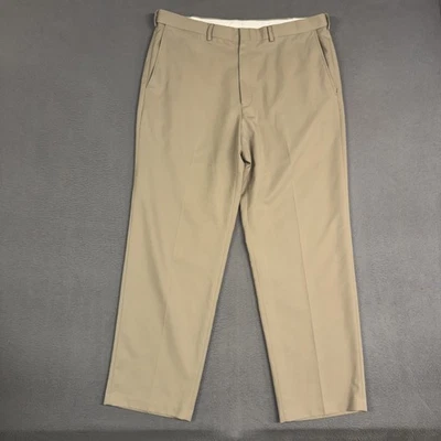 Pantalones de vestir Haggar para hombre 40x32 (se adapta a 38x31) marrón caqui calce clásico frente plano Foto 1 de 4