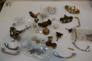Large lot of vintage furniture hardware, knobs, hinges, drawer pulls - Picture 1 of 6