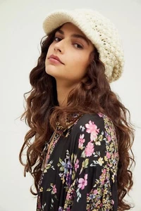 Free People Bobble Slouchy Hand Knit Chunky Cabbie Cap Ivory W/ Brim NWOT $38 - Picture 1 of 7