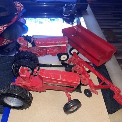 Custom Ertl 1:16 International 3288 Tractors And Wagon And Plow - Image 1 of 4