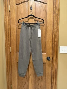 NWT!! Lululemon Scuba HR Jogger Size 2 Sage Green Grey - Picture 1 of 10