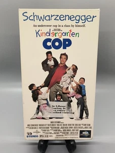 Kindergarten Cop VHS 1990 Action-Comedy Original Release MCA Universal - Bild 1 von 5
