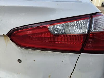 Conjunto de luz trasera derecha usado se adapta a: Kia Forte 2014 incandescente Sdn tapa montada Foto 1 de 4