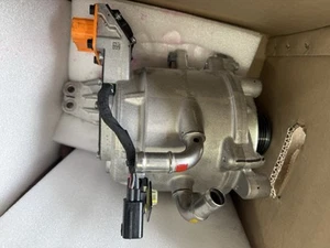 HYUNDAI TUCSON SANT FE Hybrid Starter Generator 13.5V 150A 37390-2M900 21 25 OEM - Picture 1 of 2