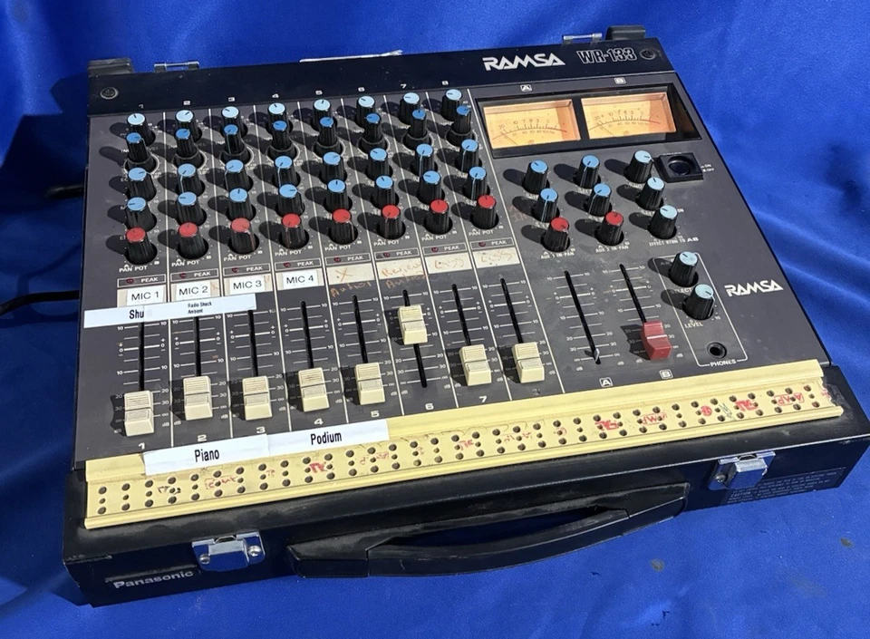 Panasonic Ramsa WR-133 8 canales mezclador preamplificadores y ecualizador ENCENDIDO - PARA REPUESTOS Foto 1 de 4