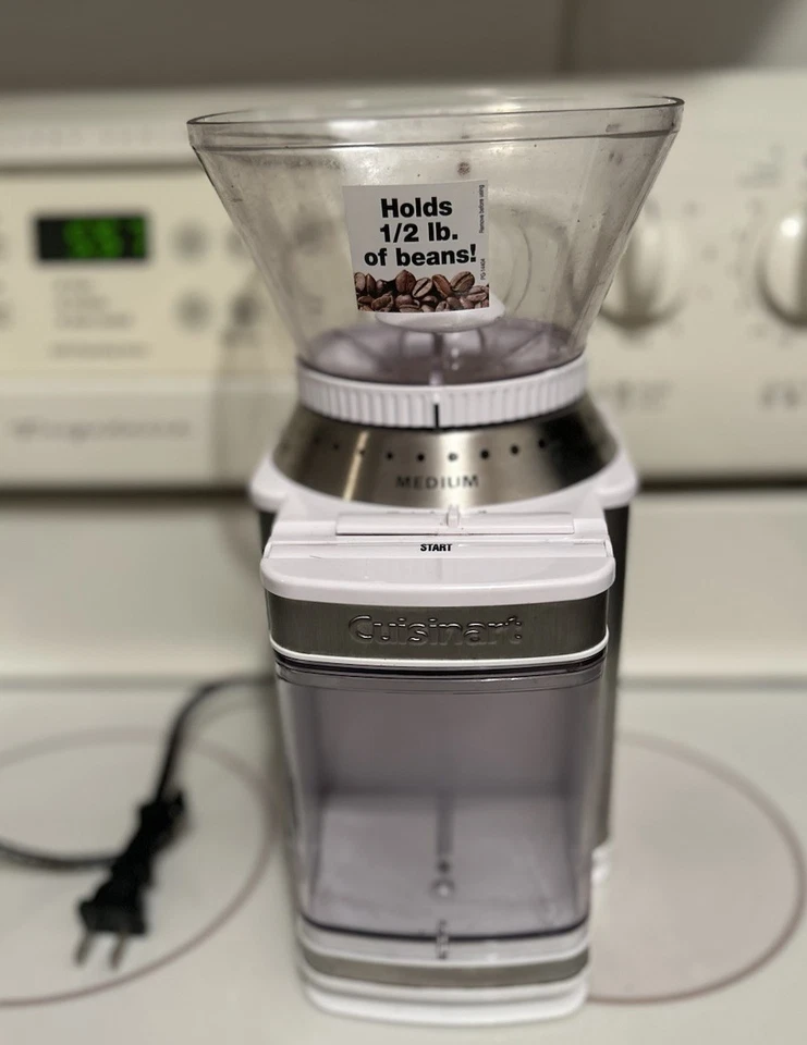 Molinillo de café automático Cuisinart modelo DBM-8 sin tapa blanco 11x5” Foto 1 de 4