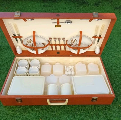 Brexton 4 Person Picnic Hamper Set in Hard Case Vintage 50s 60s  - Image 1 of 4
