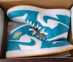Nike Air Jordan 1 Mid Aquatone White/Celestial Gold DQ8426-400 UK-Größe 7,5 - Bild 1 von 9