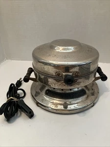 Antica macchina da stiro elettrica vintage cromata con scoppio funziona casa colonica campagna - Foto 1 di 23