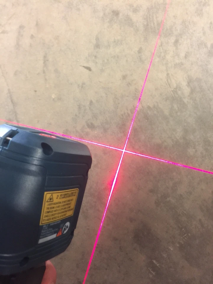 Nivel láser autonivelante línea cruzada Bosch con montaje de sujeción GLL2 Professional Foto 1 de 1