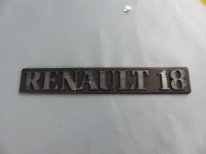 RENAULT 18 ancien badge sigle emblème logo insigne monogramme coffre plastique - Picture 1 of 2
