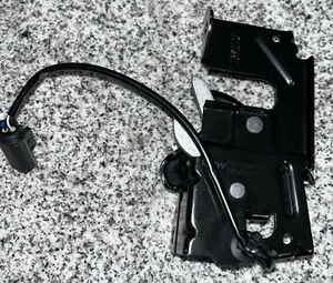 2015 BMW F80 M3 F82 M4 Front Left Hood Lock Latch 7242548-11 - Picture 1 of 14
