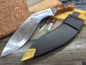 NUOVO 17" Gurkha Kukri Machete con 2 Pugnali Full Tang Manico Legno Fodero Nero - Foto 1 di 6