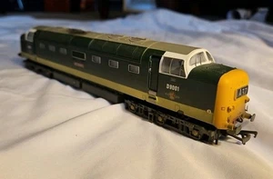 Bachmann 32-533 Class 55D9001 “St Paddy”In BR Two Tone Green Livery Weathered - Picture 1 of 6