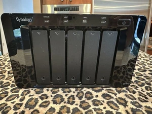 Synology 1512+ 5-slot NAS..Works great! - Afbeelding 1 van 6