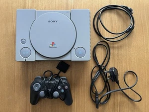 Sony PlayStation 1 Console SCPH-7002 - Grey With SilverCrest Controller + Cable - Picture 1 of 9