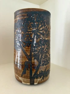 Jarrón grande de arcilla de cerámica de estudio vintage con diseño floral resistente a la cera - ¿Briglin? - Imagen 1 de 6