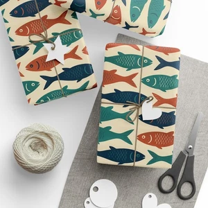 Salty Tin Company - Papel de envolver peces de colores, envoltura de regalo única para cumpleaños - Imagen 1 de 13