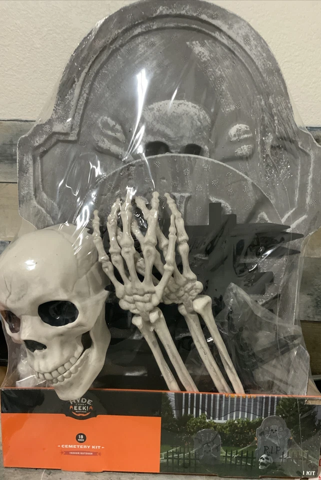 ️Hyde & EEK 18pc Cemetery Kit - Halloween Decor