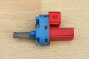 CLUTCH PEDAL SWITCH (CRUISE CONTROL MODELS) Jaguar X-Type V6 Petrol 2001-2010 - Picture 1 of 2